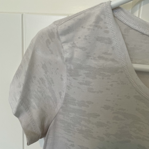 White tee - Picture 2 of 3